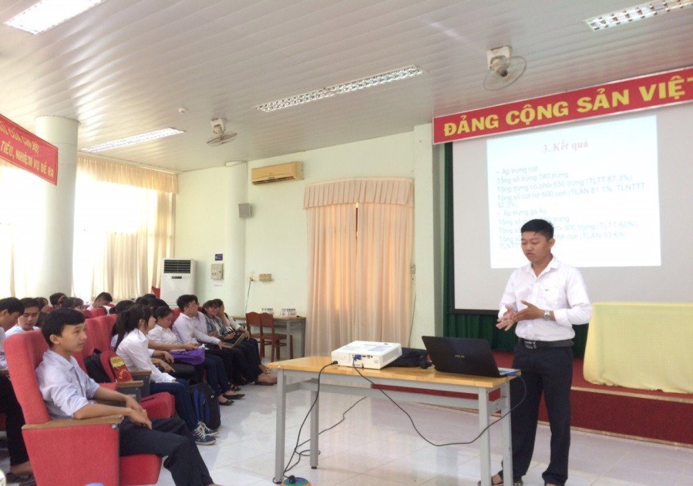 Sinh viên ngành Thú y khóa 2013 báo cáo kết quả thực tập Co-op 5 và 6